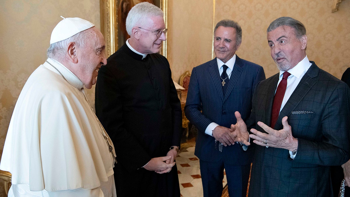 Rencontre Inattendue : Sylvester Stallone Et L'artiste [Nom De L'artiste]