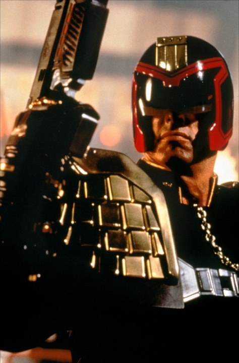 Repensando Judge Dredd: A Versão De Sylvester Stallone Repensando Judge Dredd: A Versão De Sylvester Stallone
