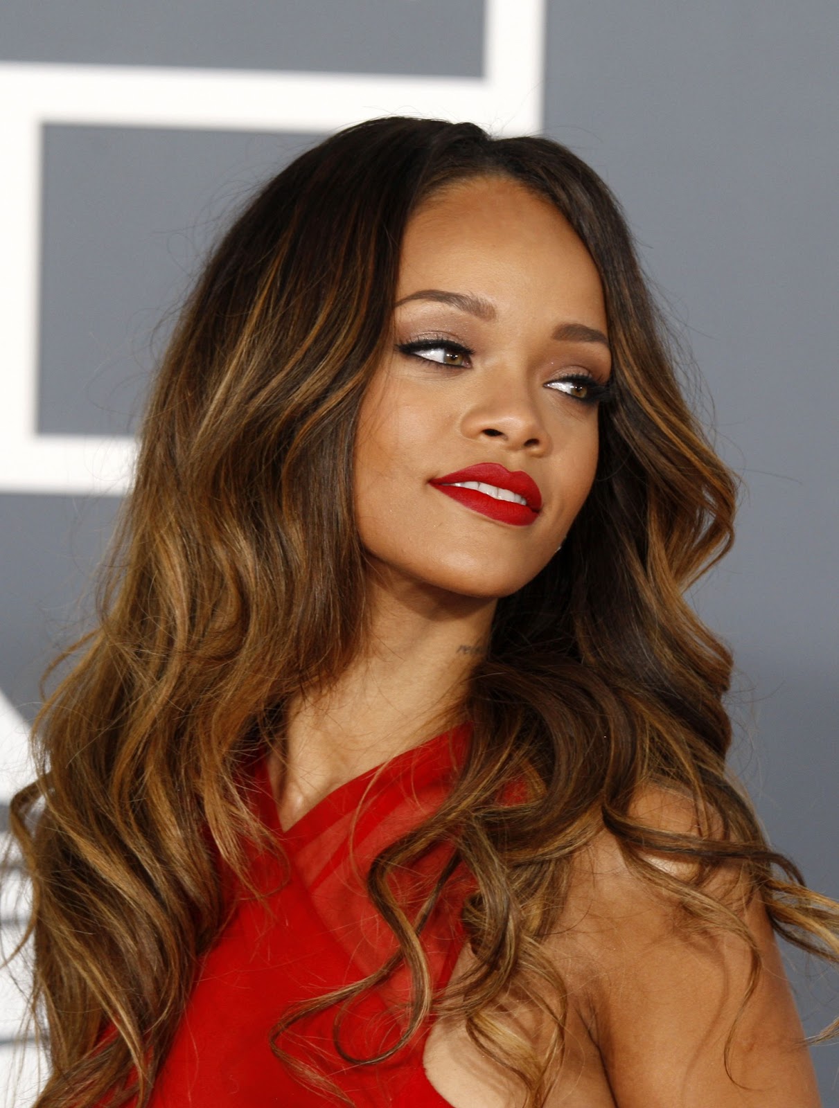 Rihanna's Red Carpet Style: Engagement Ring And Heels Rihanna's Red Carpet Style: Engagement Ring And Heels