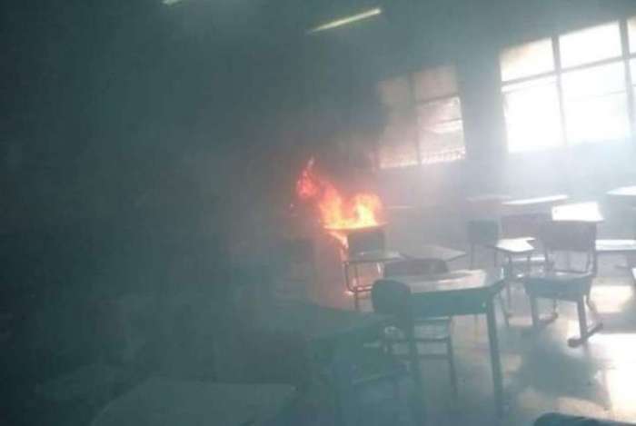 Rio De Janeiro: Incêndio Em Escola Da Tijuca Causa Alarmes Rio De Janeiro: Incêndio Em Escola Da Tijuca Causa Alarmes