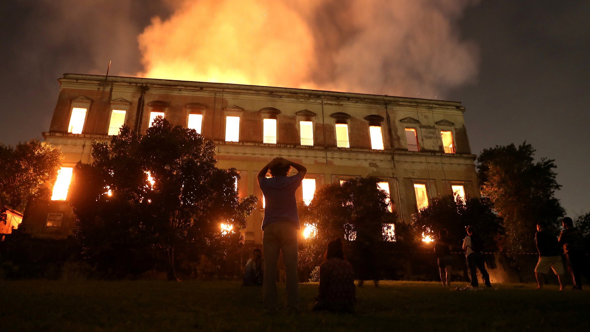Rio De Janeiro: Incêndio Em Escola Na Tijuca Causa Tristeza E Indignação Rio De Janeiro: Incêndio Em Escola Na Tijuca Causa Tristeza E Indignação