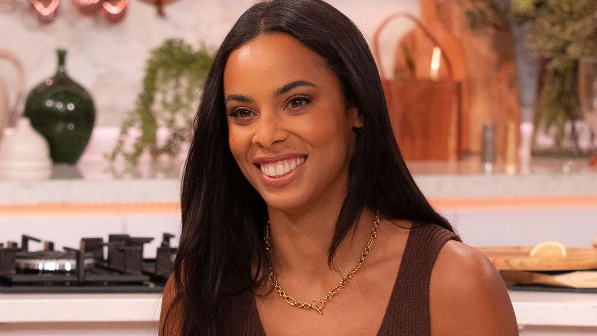 Rochelle Humes' New Hairstyle: Chic London Fashion Week Look Rochelle Humes' New Hairstyle: Chic London Fashion Week Look
