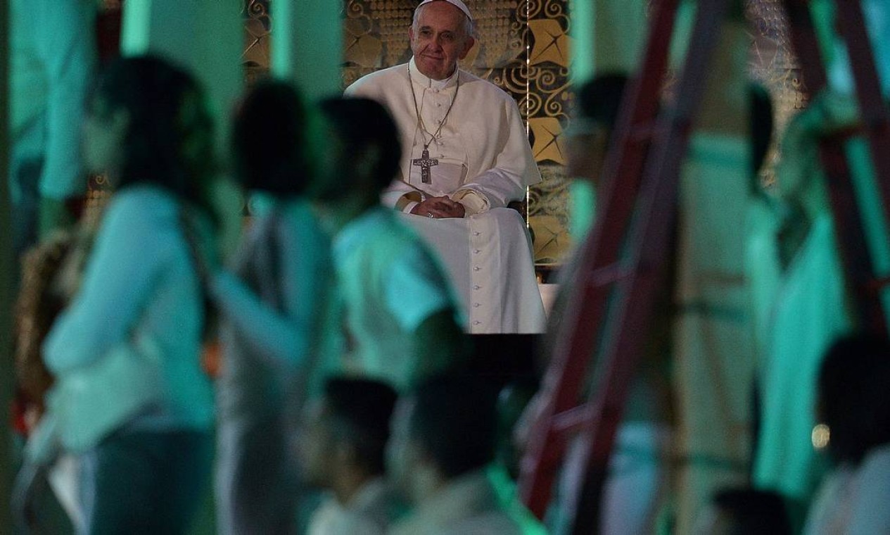 Roma: Fiéis Aguardam Missa De Funeral Do Papa Francisco Em Vigília Roma: Fiéis Aguardam Missa De Funeral Do Papa Francisco Em Vigília