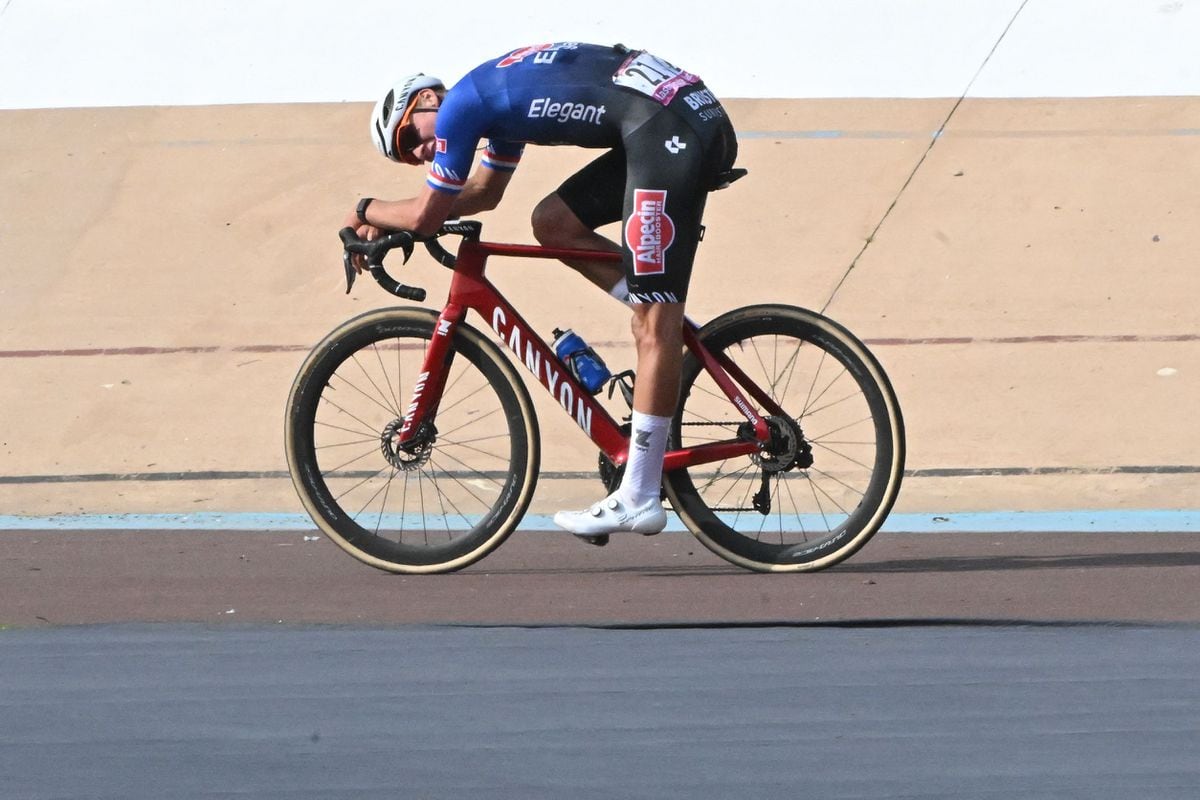 Roubaix 2024: Van Der Poel On The Podium, Pogacar's Distant Challenge Roubaix 2024: Van Der Poel On The Podium, Pogacar's Distant Challenge