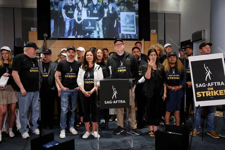 SAG-AFTRA Strike: Hollywood Faces Unprecedented Production Shutdown SAG-AFTRA Strike: Hollywood Faces Unprecedented Production Shutdown