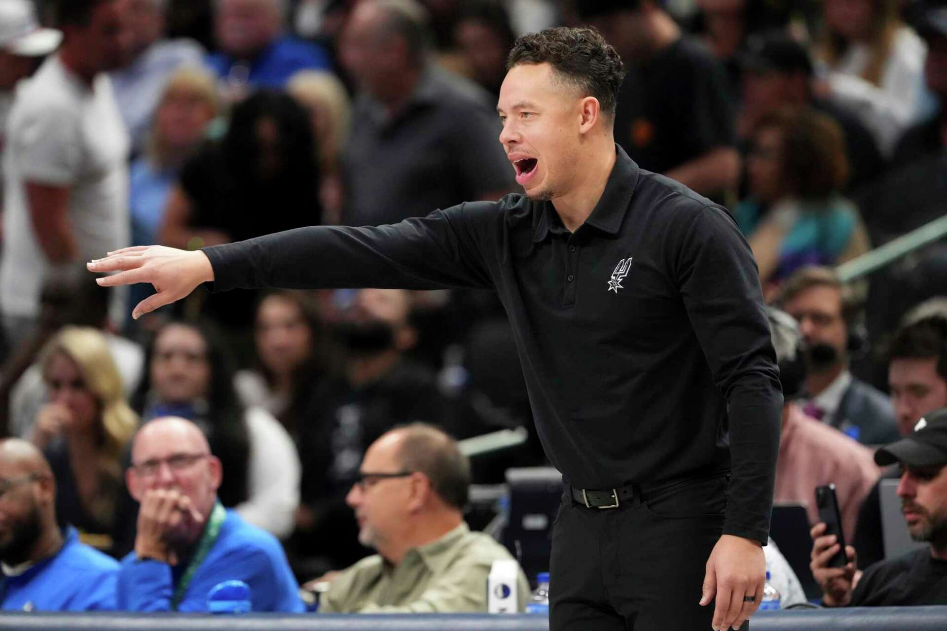 San Antonio Spurs: Mitch Johnson Prend Les Rênes Après Le Retrait De Gregg Popovich San Antonio Spurs: Mitch Johnson Prend Les Rênes Après Le Retrait De Gregg Popovich