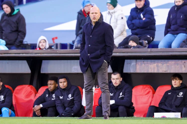 Sander Westerveld Concerned: Mamardashvili's Dip In Form This Season Sander Westerveld Concerned: Mamardashvili's Dip In Form This Season