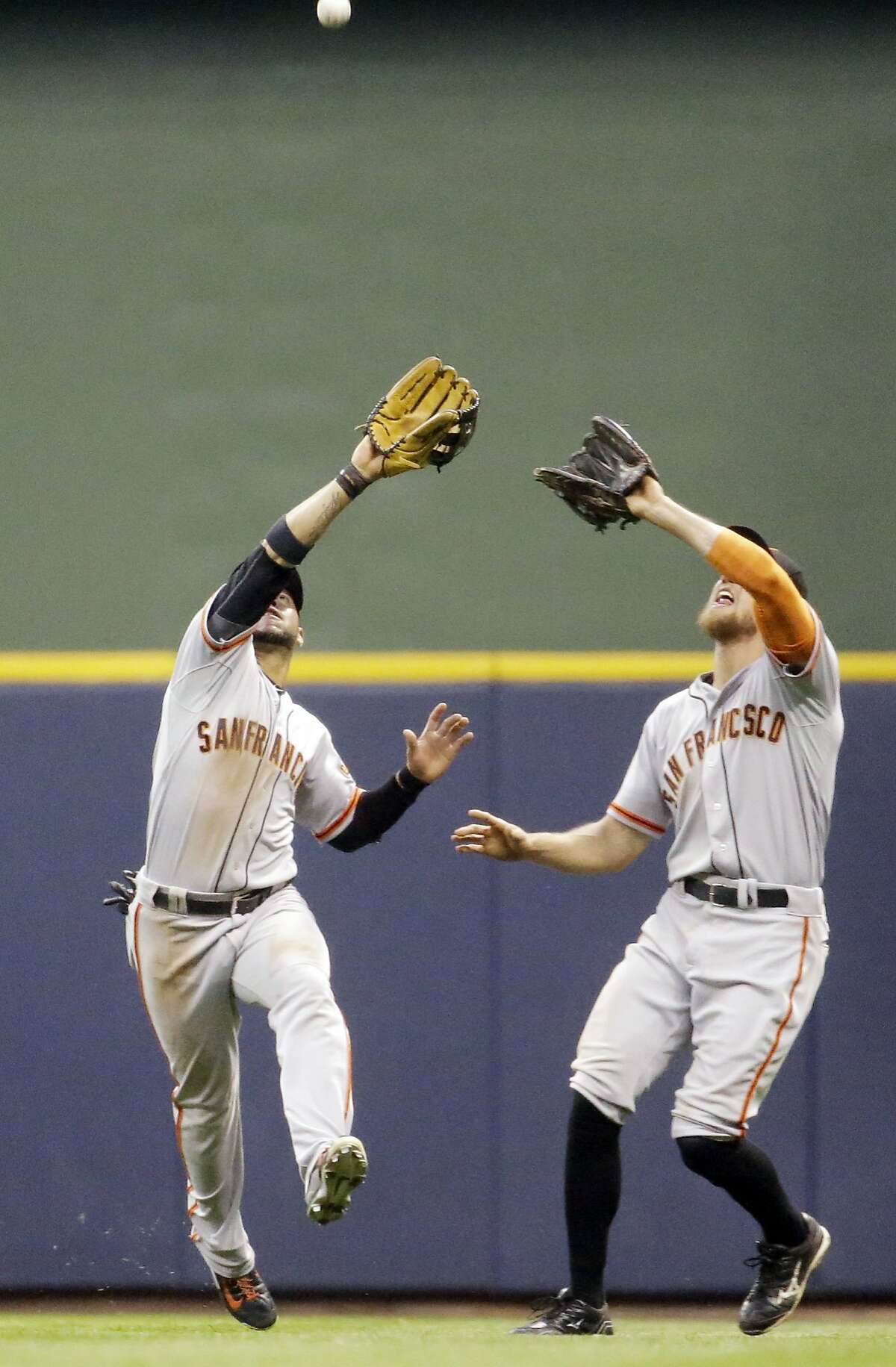 SF Giants Defeat Brewers Thanks To Flores And Lee SF Giants Defeat Brewers Thanks To Flores And Lee