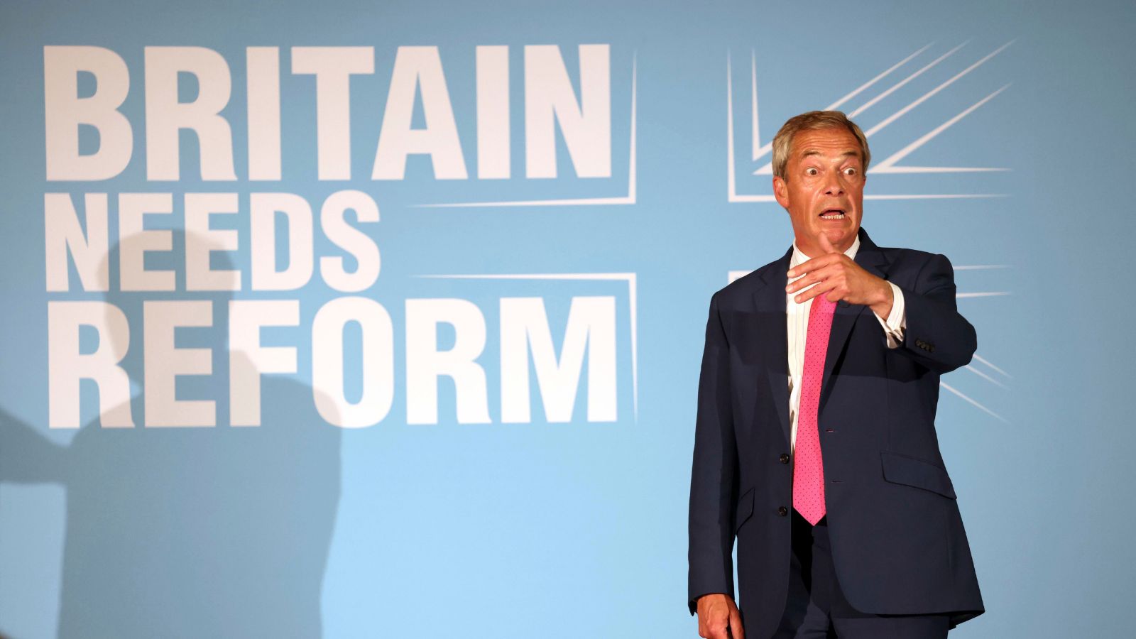 Shrewsbury Visit: Nigel Farage Criticizes Conservatives, Enjoys Local Pub Shrewsbury Visit: Nigel Farage Criticizes Conservatives, Enjoys Local Pub