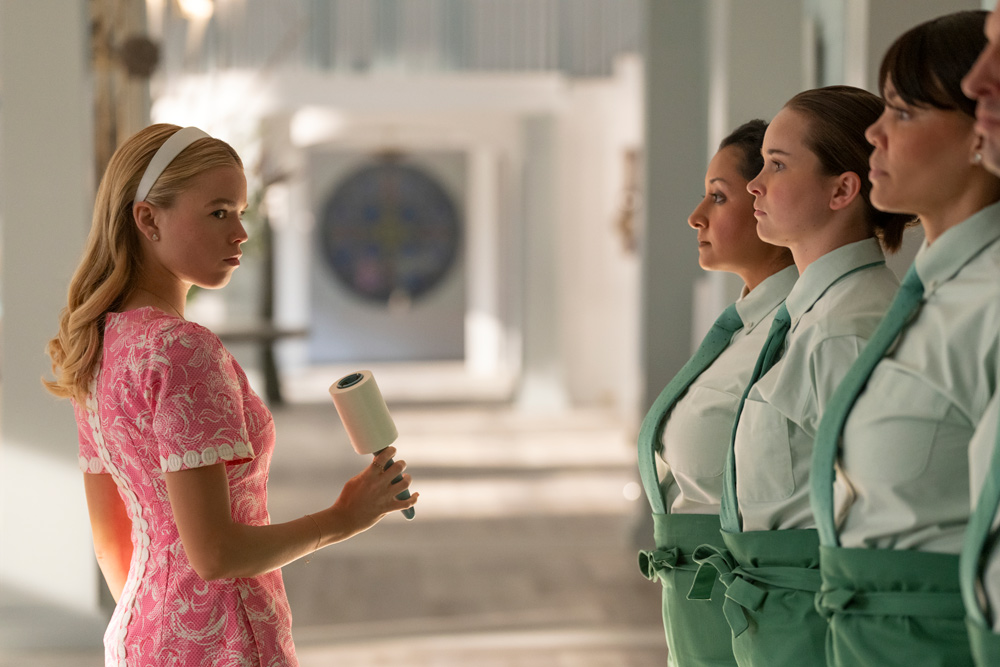 Siren Review: Julianne Moore, Meghann Fahy, & Milly Alcock Deliver Beachy Thrills Siren Review: Julianne Moore, Meghann Fahy, & Milly Alcock Deliver Beachy Thrills