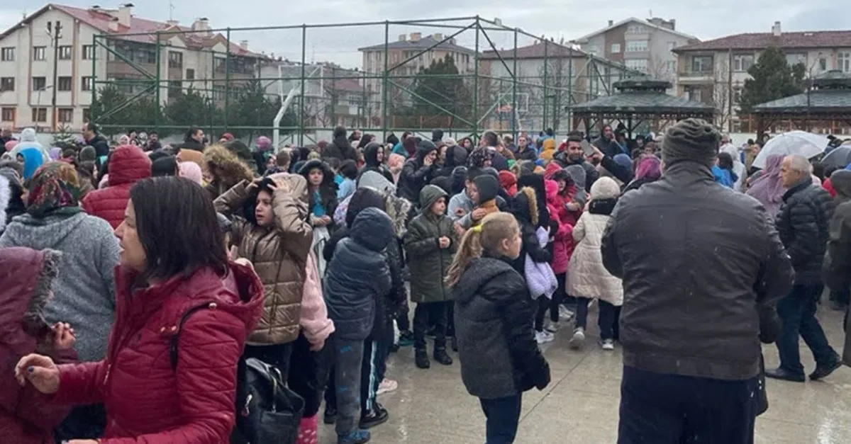 Son Dakika! Erzurum Okul Kapanışları Ve Tatil Günleri (Vali Açıklaması) Son Dakika! Erzurum Okul Kapanışları Ve Tatil Günleri (Vali Açıklaması)