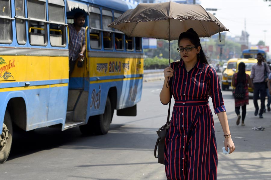 South Bengal Heatwave: 5 Districts Face Extreme Temperatures South Bengal Heatwave: 5 Districts Face Extreme Temperatures