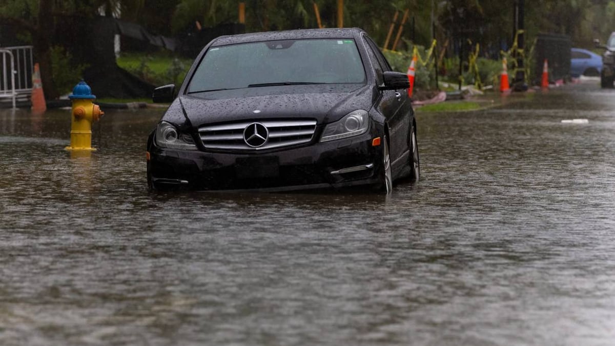 South Florida Flash Flood Warning Issued Due To Heavy Rainfall South Florida Flash Flood Warning Issued Due To Heavy Rainfall