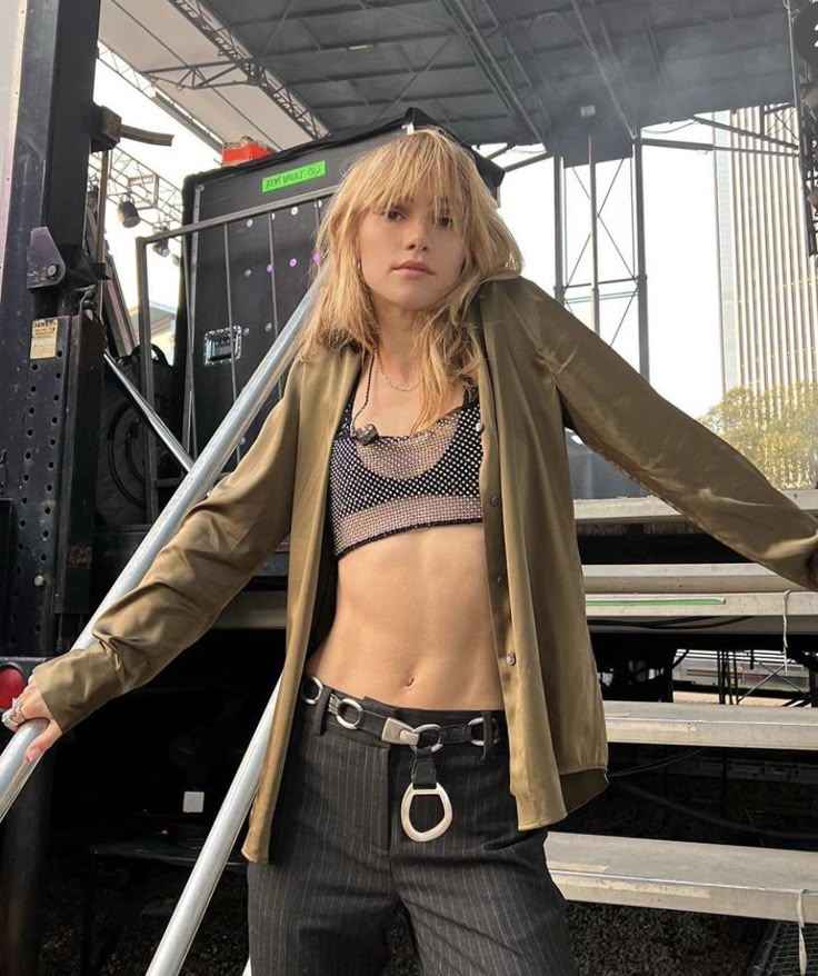 Suki Waterhouse And The Retro Trainer Revival Suki Waterhouse And The Retro Trainer Revival