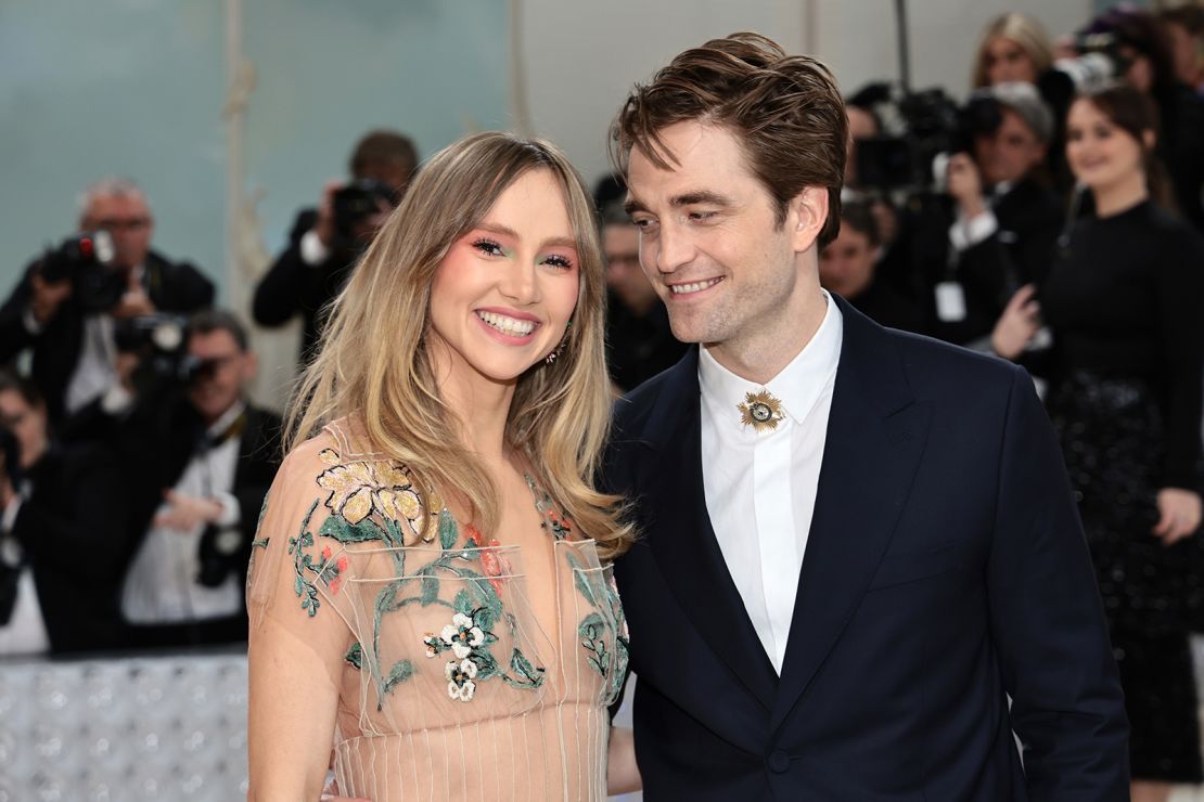 Suki Waterhouse's Met Gala Look: A Retrospective And Style Analysis Suki Waterhouse's Met Gala Look: A Retrospective And Style Analysis