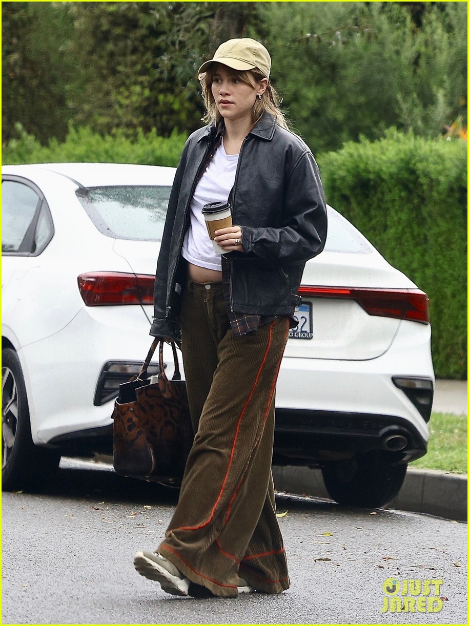 Suki Waterhouse's Stylist: A Small-Town Success Story Suki Waterhouse's Stylist: A Small-Town Success Story
