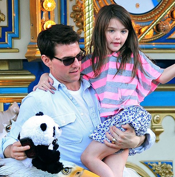 Suri Cruise And Tom Cruise: A Father's Unconventional Postpartum Gesture Suri Cruise And Tom Cruise: A Father's Unconventional Postpartum Gesture