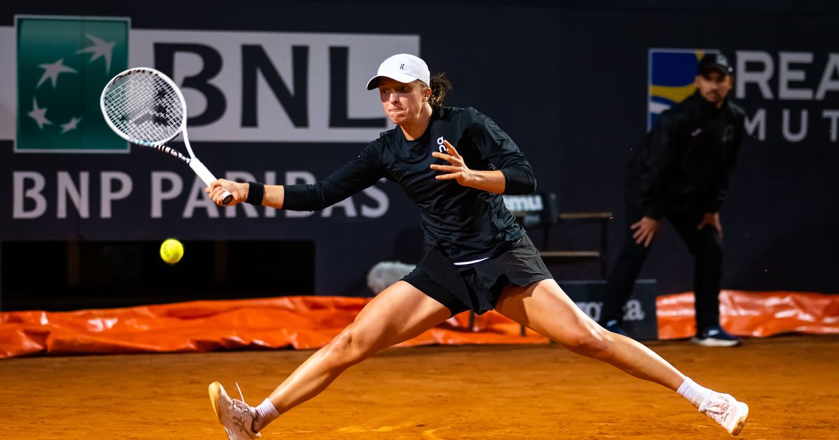 Swiatek Advances As Ruud And Tsitsipas Bow Out Of French Open Swiatek Advances As Ruud And Tsitsipas Bow Out Of French Open