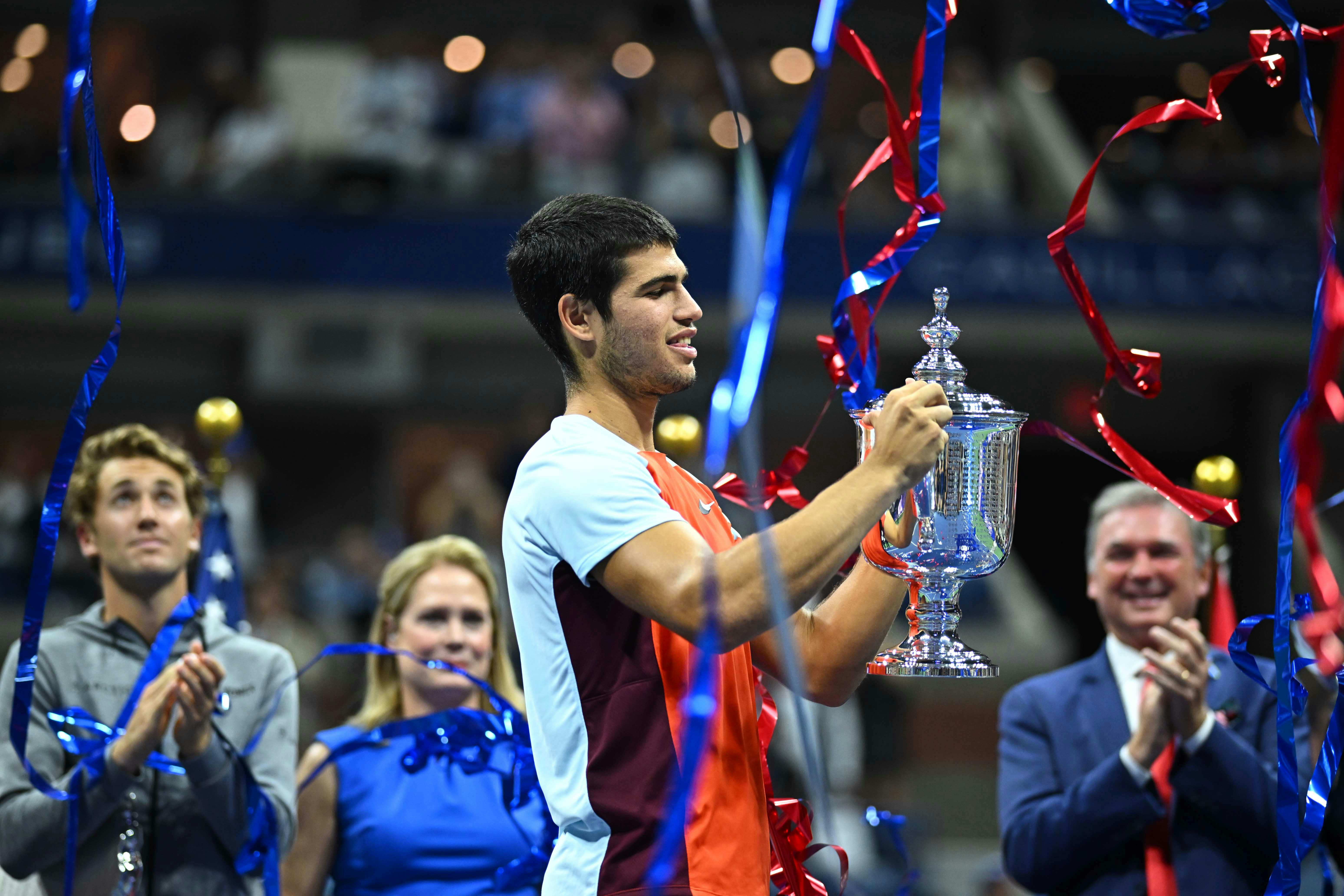 Swiatek's Struggles, Alcaraz's Confidence: A French Open Contrast Swiatek's Struggles, Alcaraz's Confidence: A French Open Contrast