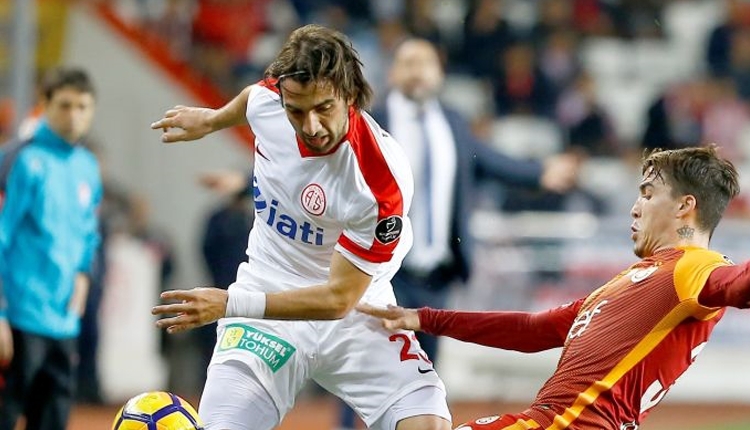 Talisca Ile Yaşanan Tartışmanın Sonrası: Fenerbahçe Tadic'i Transfer Edecek Mi? Talisca Ile Yaşanan Tartışmanın Sonrası: Fenerbahçe Tadic'i Transfer Edecek Mi?