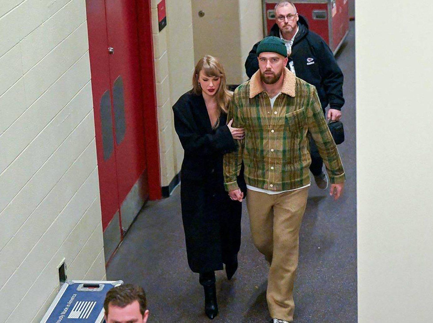 Taylor Swift & Travis Kelce: Relationship Dynamics Differ From Josh Allen's Preferences Taylor Swift & Travis Kelce: Relationship Dynamics Differ From Josh Allen's Preferences