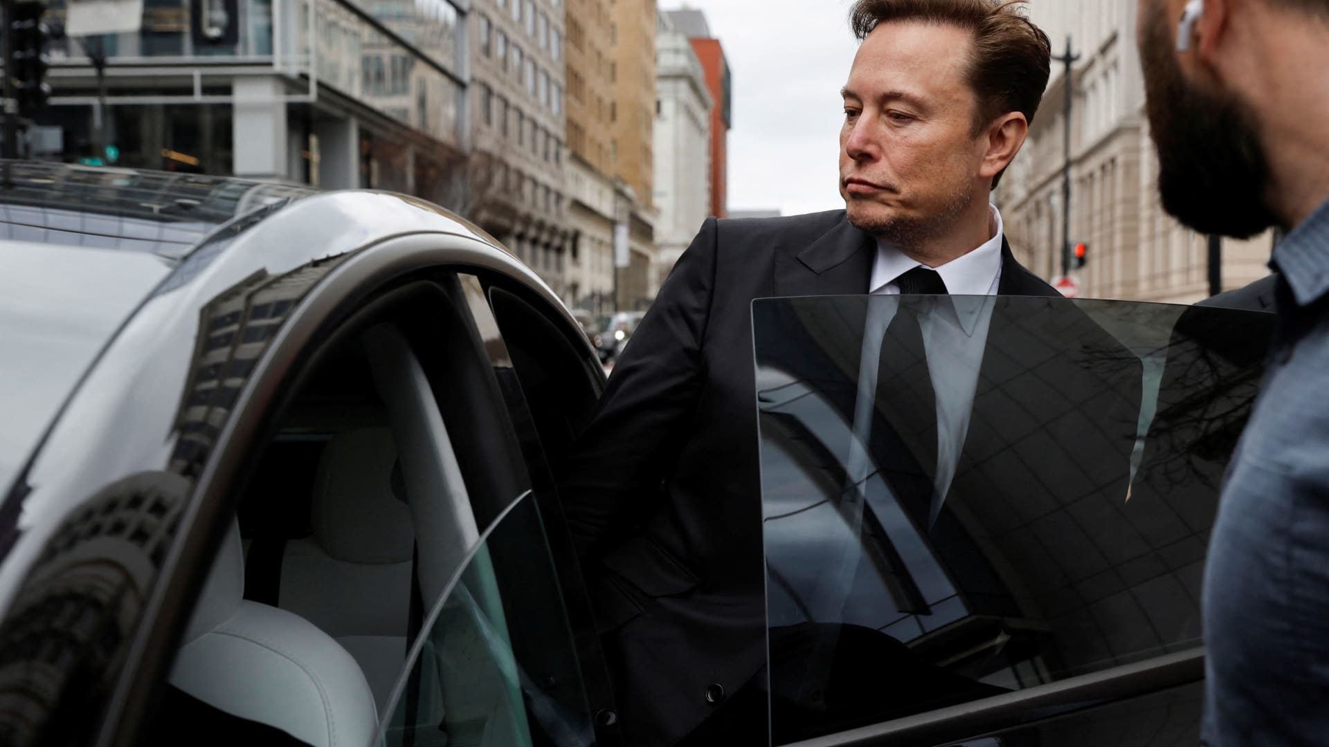 Tesla's Board Defends Musk Amid Criticism From State Treasurers Tesla's Board Defends Musk Amid Criticism From State Treasurers