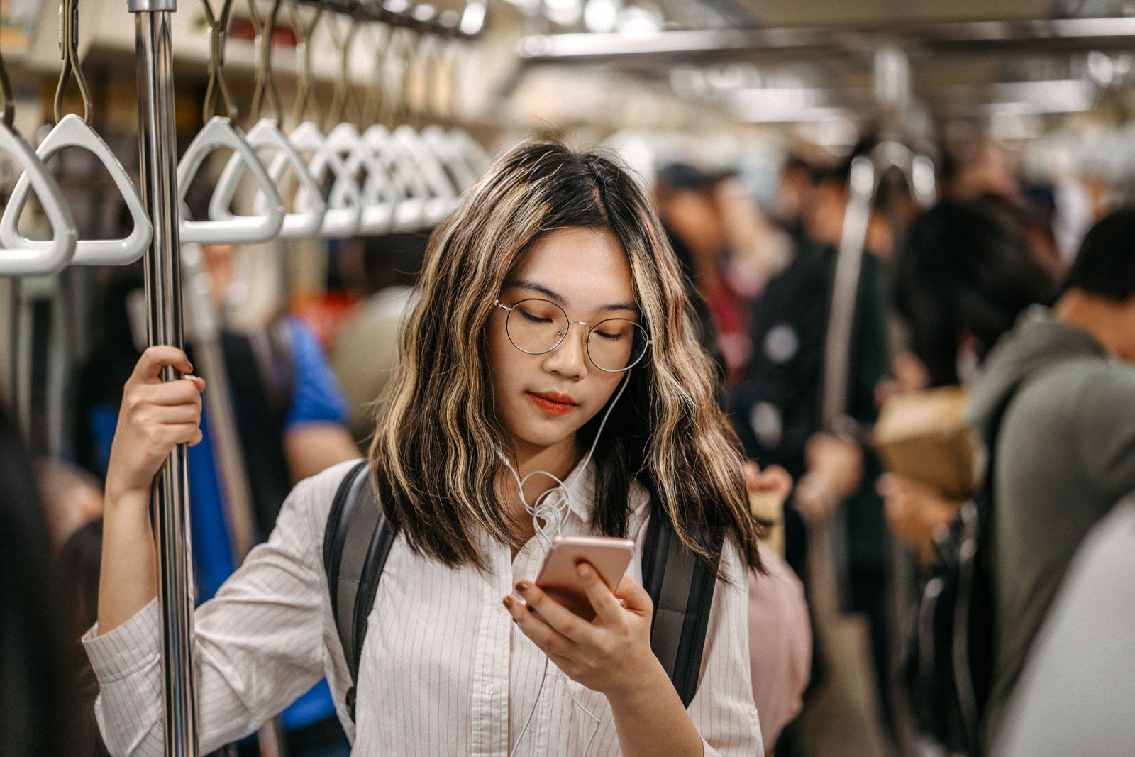 The Gen Z Smartphone Choice: Android's New Design Vs. IPhone The Gen Z Smartphone Choice: Android's New Design Vs. IPhone