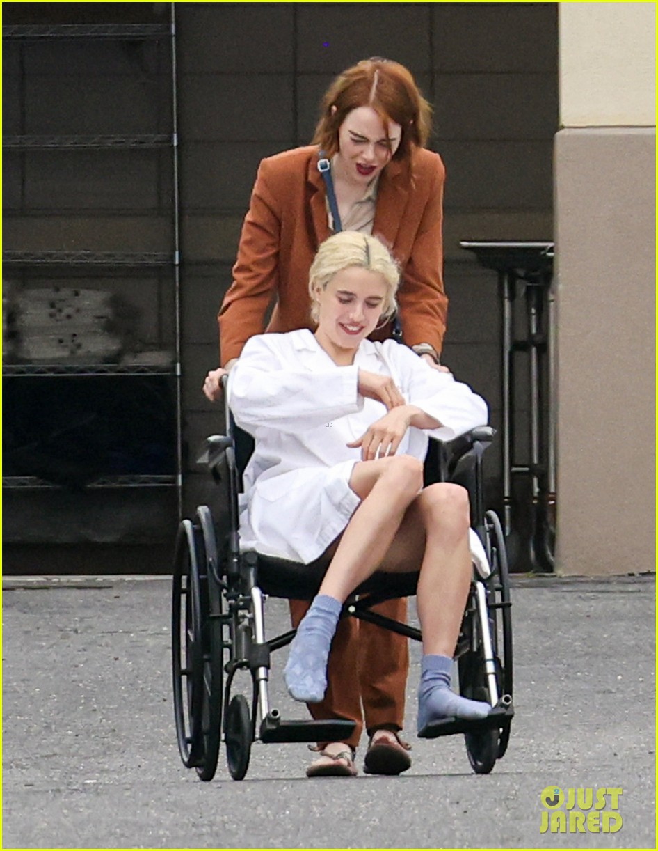 The Truth Behind The Emma Stone And Margaret Qualley Oscars Drama The Truth Behind The Emma Stone And Margaret Qualley Oscars Drama