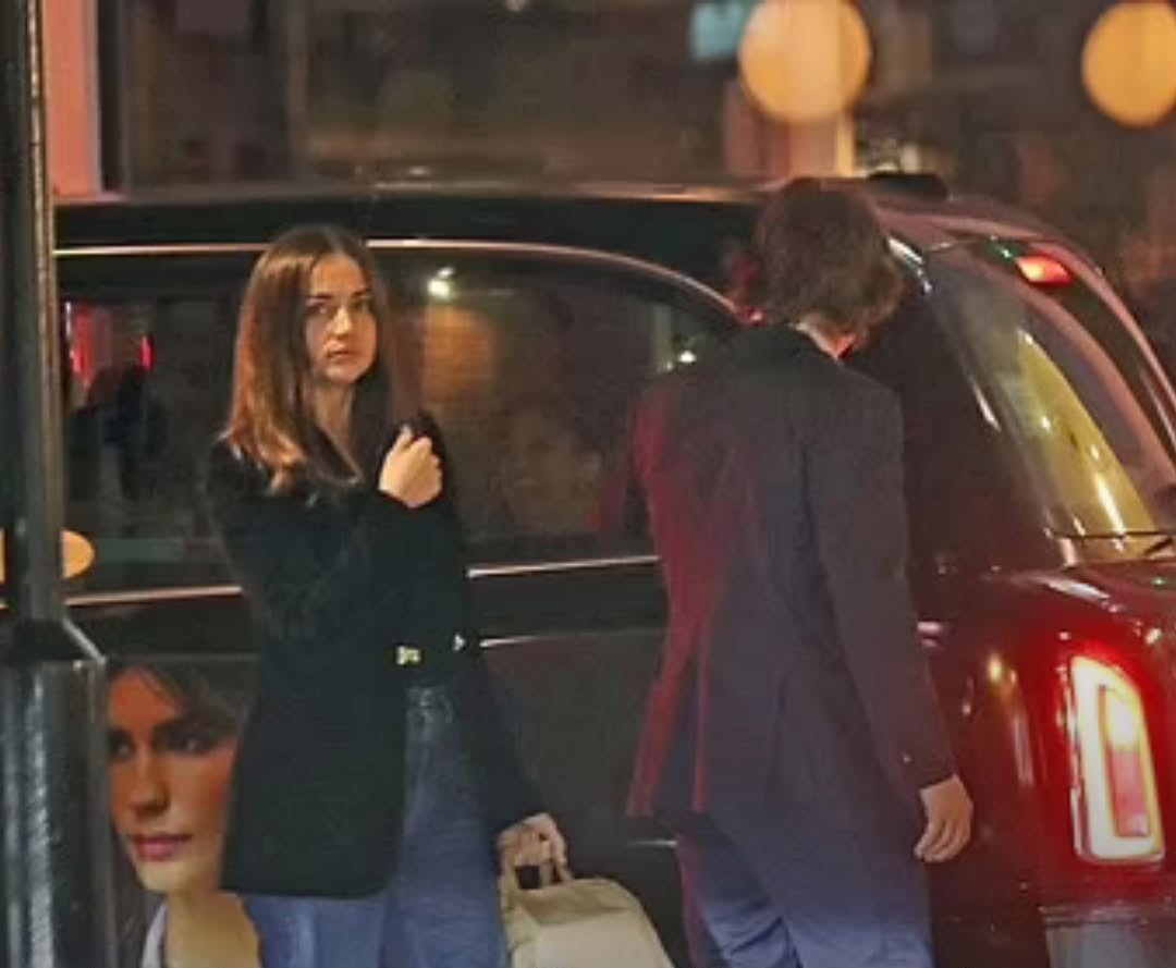 Tom Cruise & Ana De Armas Spotted Together Again: Are They Dating? Tom Cruise & Ana De Armas Spotted Together Again: Are They Dating?