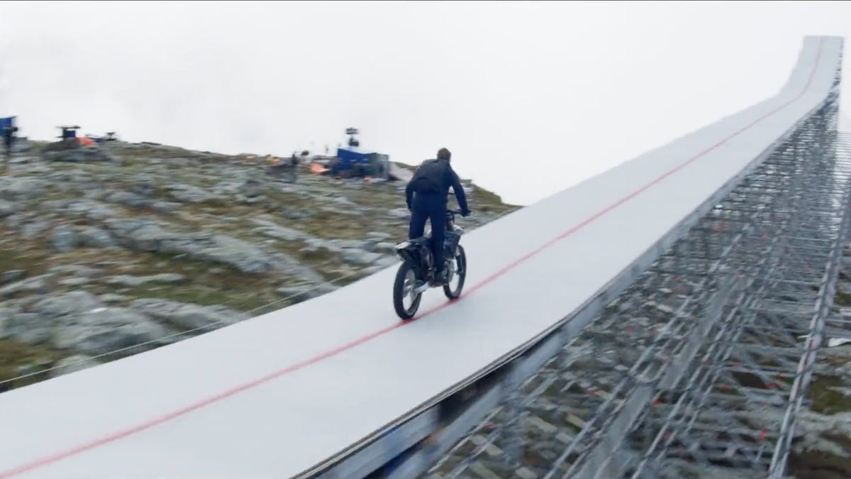 Tom Cruise's Death-Defying Stunt: 8000 Feet, 140 MPH Winds In Mission: Impossible – Dead Reckoning Sneak Peek Tom Cruise's Death-Defying Stunt: 8000 Feet, 140 MPH Winds In Mission: Impossible – Dead Reckoning Sneak Peek