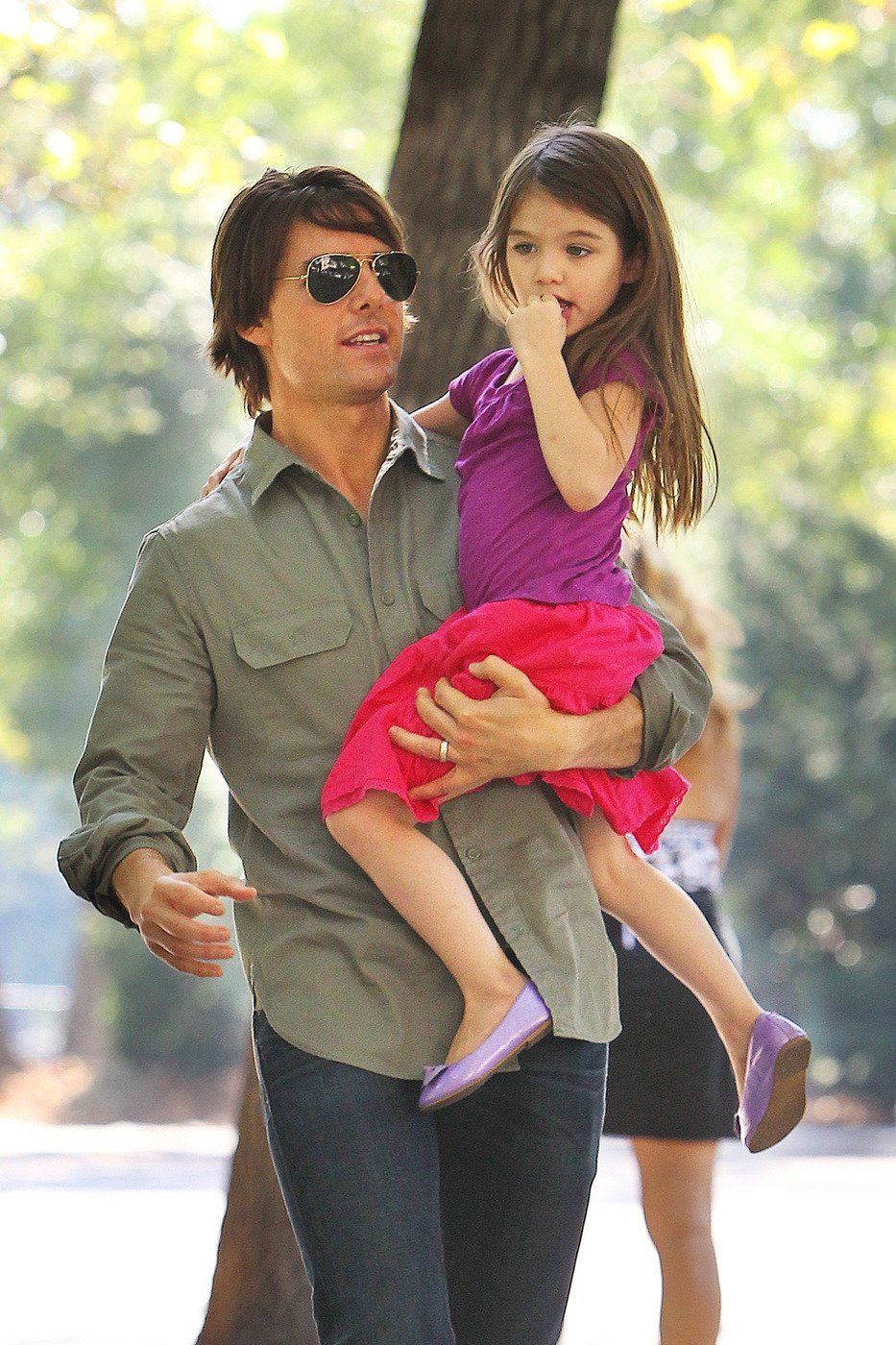 Tom Cruise's Unique Post-Birth Gesture For Suri Cruise Tom Cruise's Unique Post-Birth Gesture For Suri Cruise