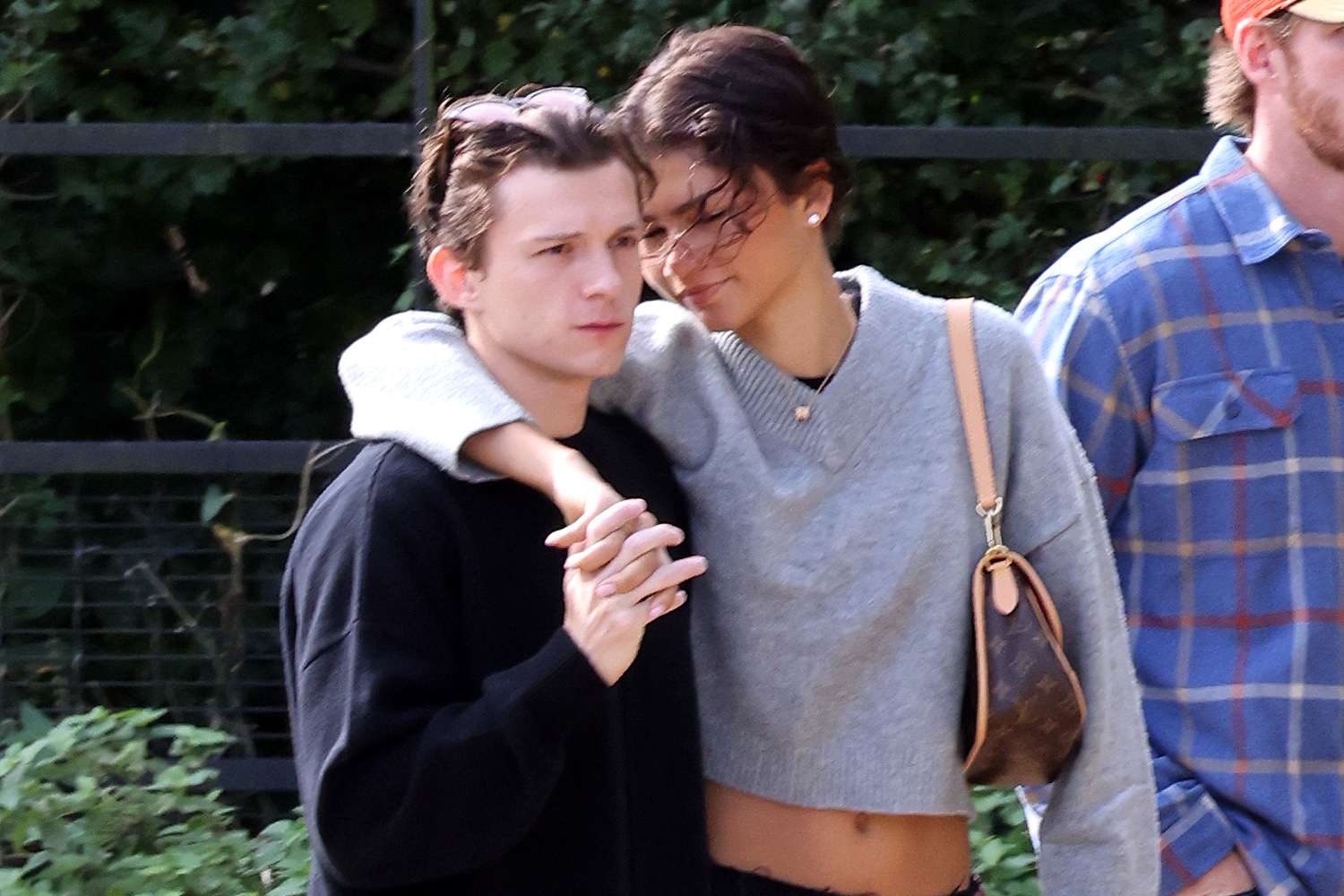 Tom Holland And Zendaya: A Sweet On-Set Reunion Captured Tom Holland And Zendaya: A Sweet On-Set Reunion Captured