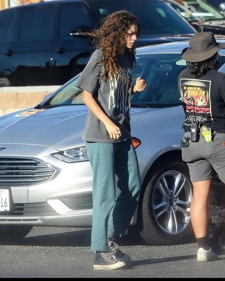 Tom Holland Visits Zendaya On The Euphoria Set: A Paws & Love Moment Tom Holland Visits Zendaya On The Euphoria Set: A Paws & Love Moment