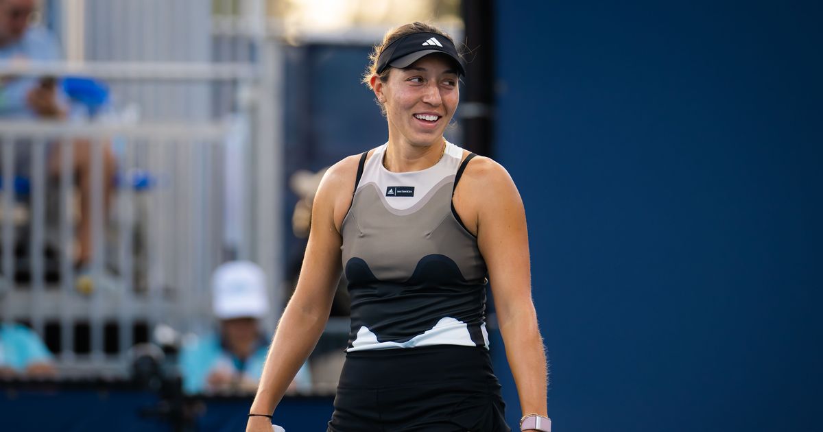 Top Seed Pegula Claims Charleston Title After Battling Collins