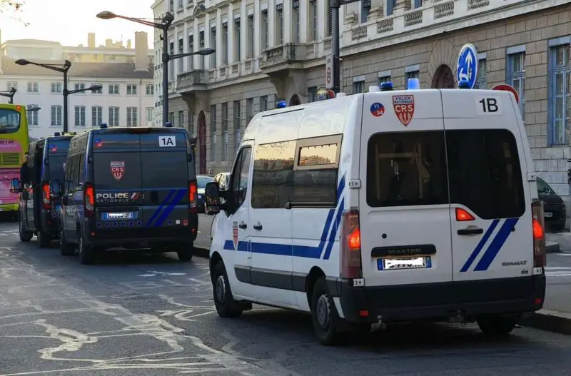 Toulon : Échec D'une Tentative D'intrusion Scolaire - Un Policier Hors Service Intervient Toulon : Échec D'une Tentative D'intrusion Scolaire - Un Policier Hors Service Intervient