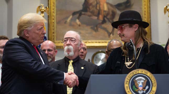 Trump Firma Orden Ejecutiva Para Combatir La Reventa De Entradas De Ticketmaster Trump Firma Orden Ejecutiva Para Combatir La Reventa De Entradas De Ticketmaster