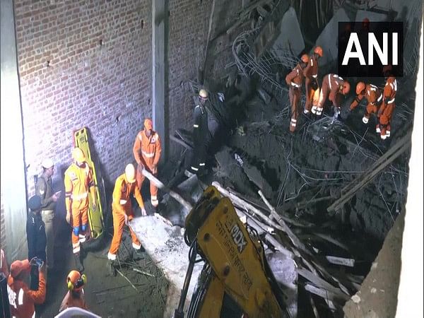 Tucson Firefighters' Narrow Escape: Roof Collapse Incident Tucson Firefighters' Narrow Escape: Roof Collapse Incident