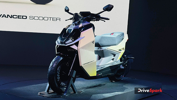 Ultraviolette Tesseract की 50,000 बुकिंग्स ने मचाई धूम Ultraviolette Tesseract की 50,000 बुकिंग्स ने मचाई धूम