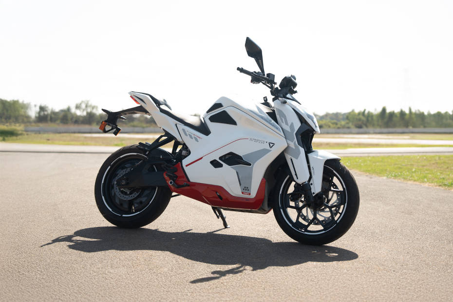 Ultraviolette Tesseract: Electric Scooter Launched At ₹1.2 Lakh With 261 Km Range & 20.1 BHP Ultraviolette Tesseract: Electric Scooter Launched At ₹1.2 Lakh With 261 Km Range & 20.1 BHP