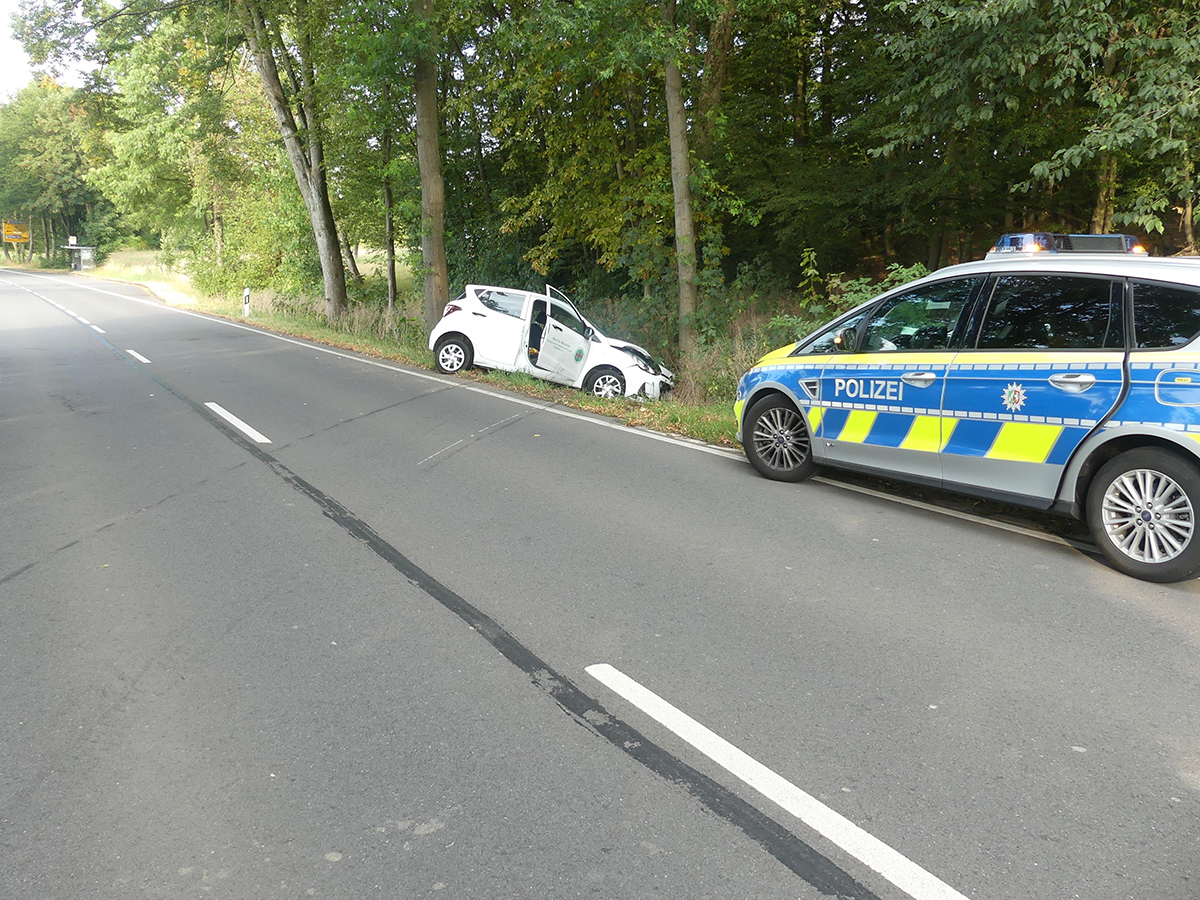 Unfall In Stemwede: Auto Prallt Gegen Baum - Verletzte In Bad Essen Unfall In Stemwede: Auto Prallt Gegen Baum - Verletzte In Bad Essen