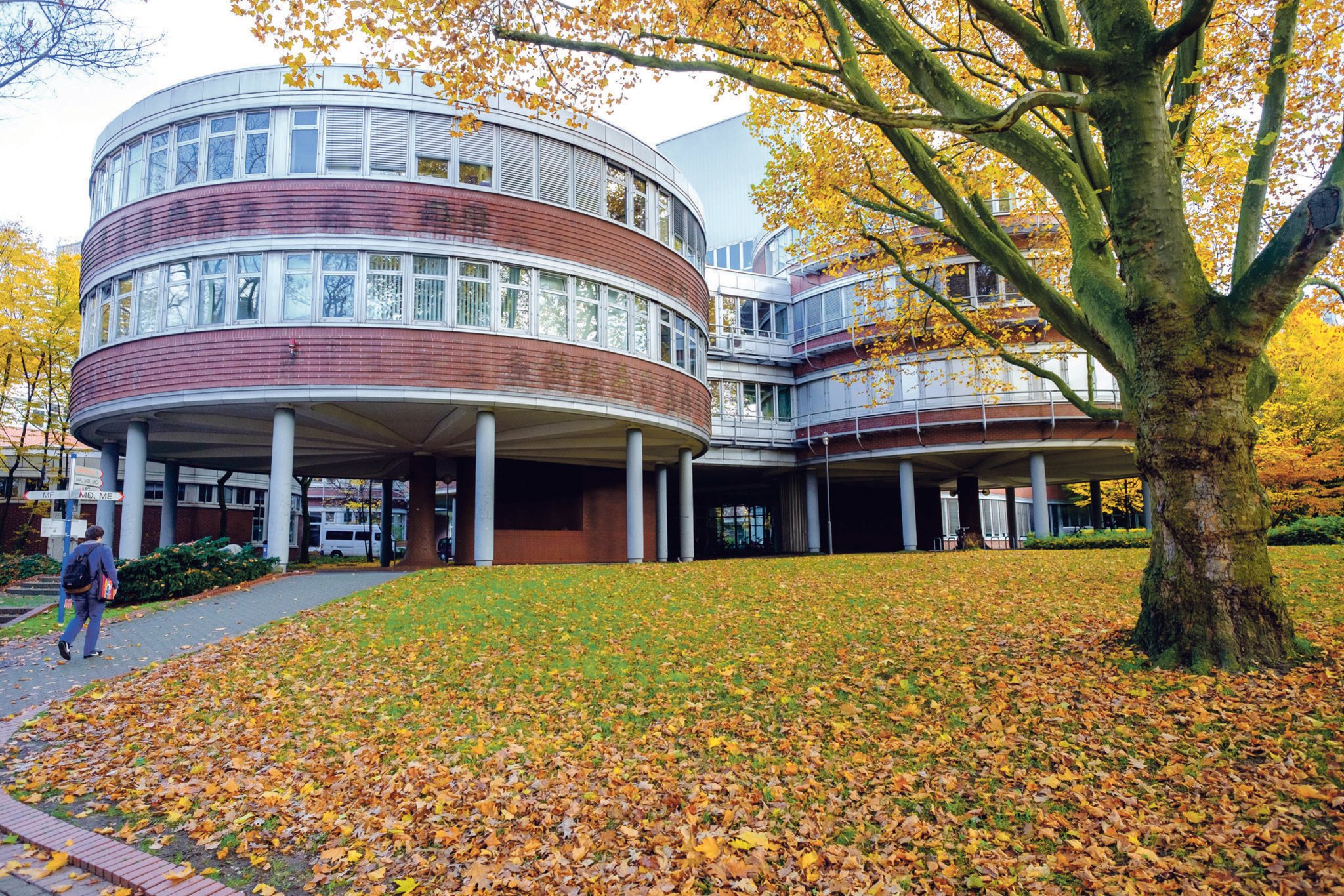 Uni Duisburg-Essen: Großes Bestechungsdelikt Aufgedeckt – Geständnis Einer Mitarbeiterin Uni Duisburg-Essen: Großes Bestechungsdelikt Aufgedeckt – Geständnis Einer Mitarbeiterin