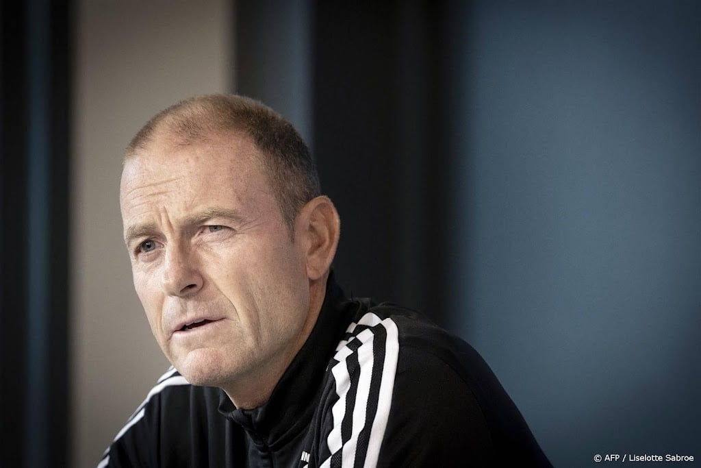 Verdediger Gouweleeuw: Nieuwe Trainer Bij FC Augsburg Verdediger Gouweleeuw: Nieuwe Trainer Bij FC Augsburg