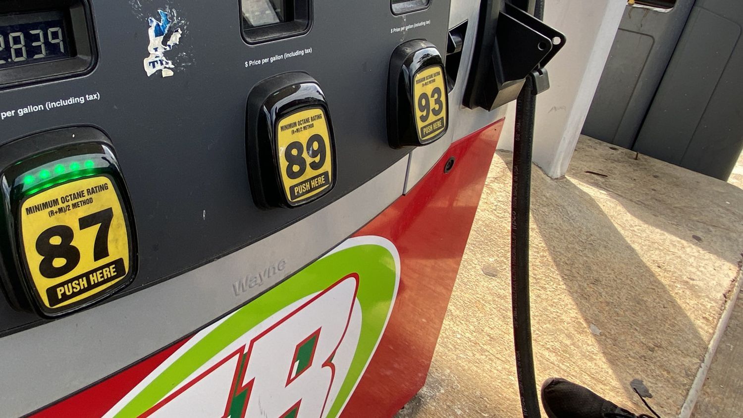 Virginia Experiences 50-Cent Drop In Gasoline Prices Virginia Experiences 50-Cent Drop In Gasoline Prices