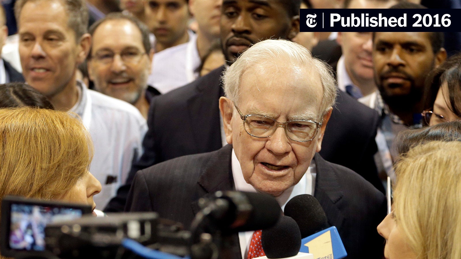 Warren Buffett, Bezos Among Billionaires Hit By Trump's $174 Billion Tariff Impact Warren Buffett, Bezos Among Billionaires Hit By Trump's $174 Billion Tariff Impact