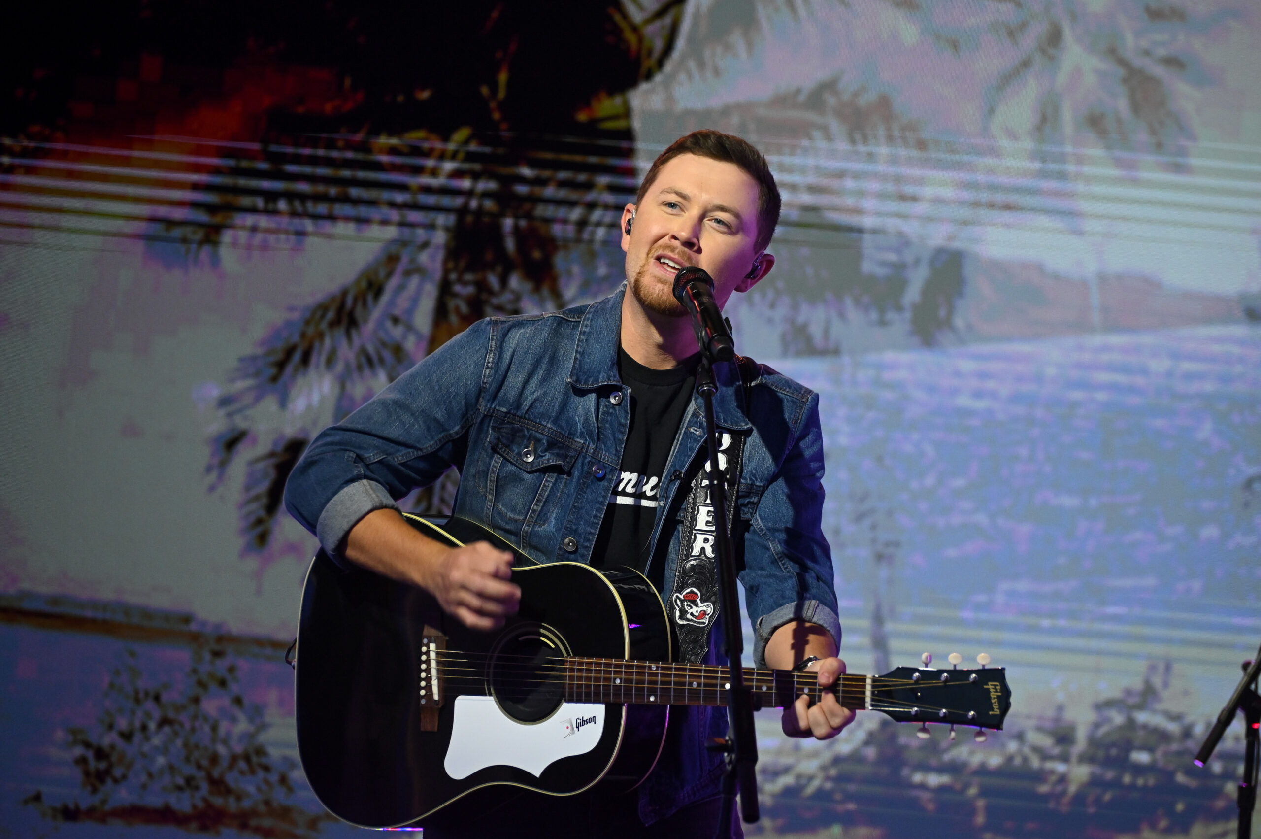 Watch: Scotty McCreery's Son's Heartfelt Homage To George Strait Watch: Scotty McCreery's Son's Heartfelt Homage To George Strait