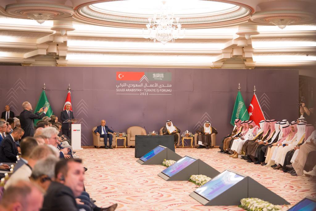 وزير التجارة السعودي يعزز التعاون الاقتصادي مع أذربيجان وزير التجارة السعودي يعزز التعاون الاقتصادي مع أذربيجان
